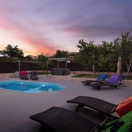 فيلة Little Heaven *